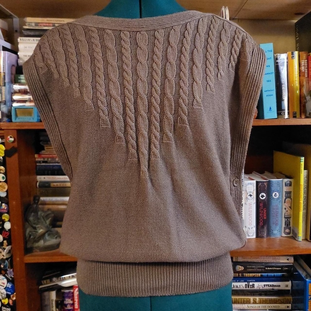 Vintage brown cable knit sweater vest‎ with side button detail.